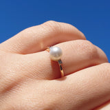 Perlering med diamant i gult gull, 7 mm, 0,08 CT TWSI