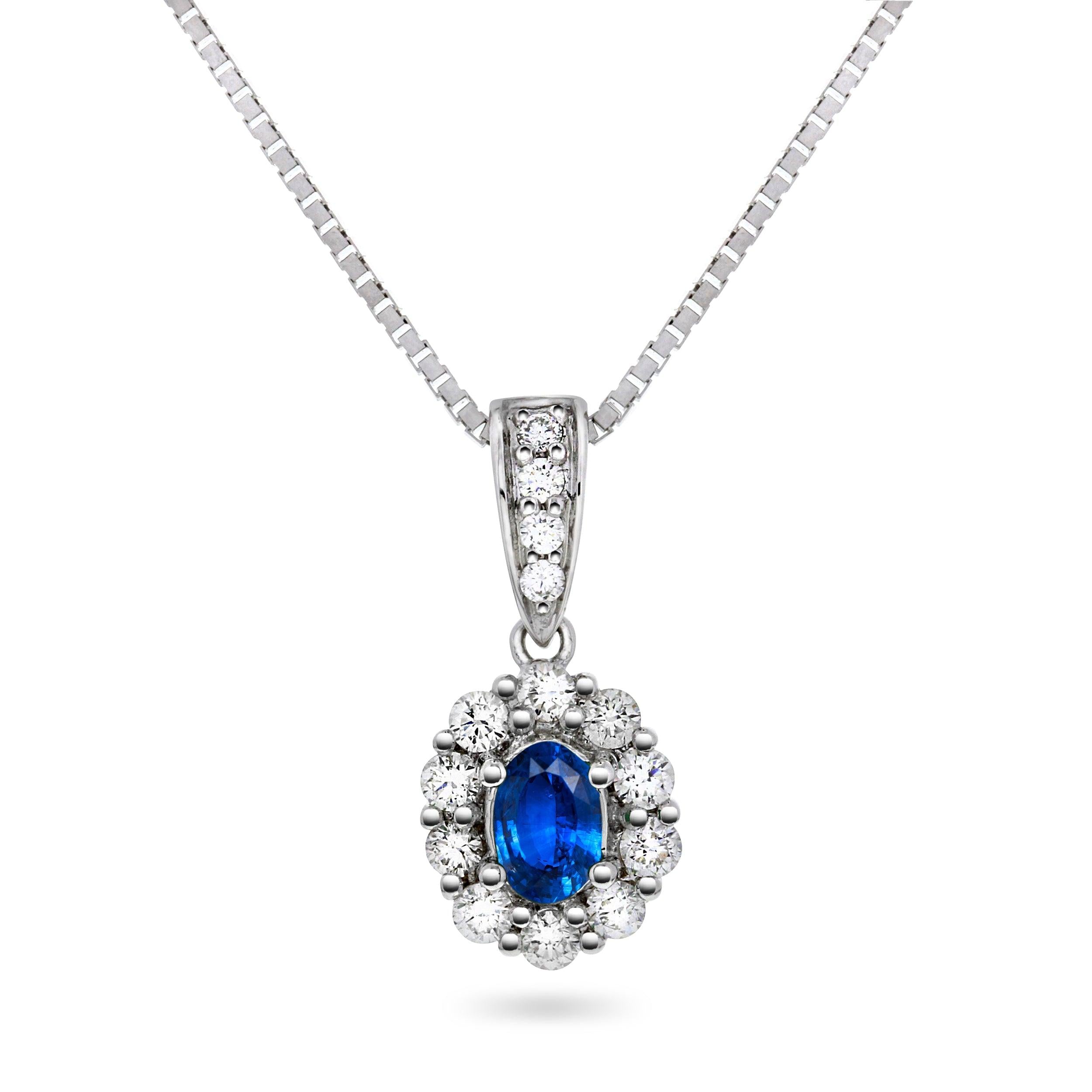 Diana Diamanthalssmykke med safir i hvitt gull, 0.50CT TWSI - Diamanthuset