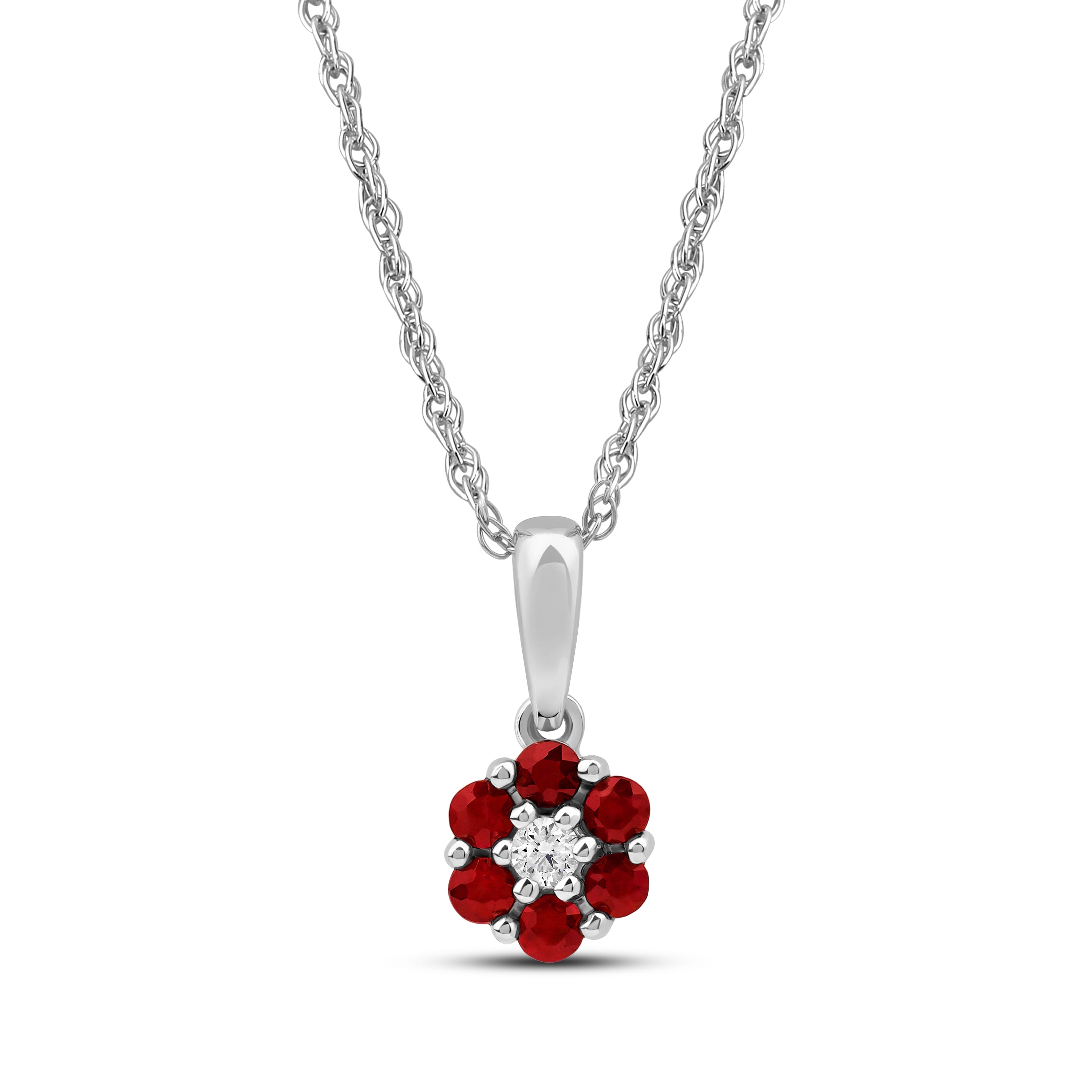 Diamanthalssmykke i hvitt og gult gull, 0.03ct TW/Si og 0.19ct rubin