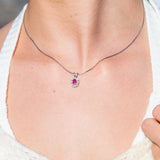 Diana Diamantanheng med rubin og diamanter 0,08ct TWSI