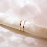 Elegant Diamantring i Hvitt/Gult Gull (585), 0,10ct tw/si Naturlige Diamanter