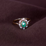 Diana Diamantring med smaragd i hvitt gull, 0.08CT TWSI
