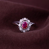 Diana Diamantring med rubin i hvitt gull, 0.08CT TWSI