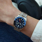 SEIKO 5 GMT - Blå tallskive - vanntett 100M - stål - dato SSK003K1