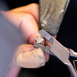 Victoria enstens diamantring i Hvitt/Gult Gull, 1.00CT TWSI - Med Intenasjonalt Diamantsertifikat