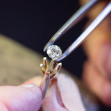 Victoria enstens diamantring i Hvitt/Gult Gull, 1.00CT TWSI - Med Intenasjonalt Diamantsertifikat