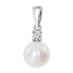 Halssmykke i 14kt Hvitt Gull (585), 0,08 ct TW/SI Diamant og 6.5-7mm Perle – Diamanthuset