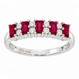 Diamantring med rubin i hvitt gull, 0.21CT TWSI – sett forfra – Diamanthuset