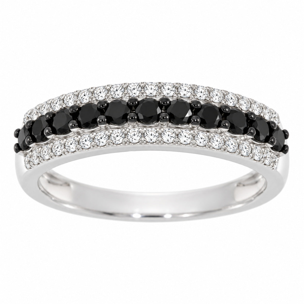Ring i Hvitt Gull, 0.25ct Hvit Topas og 0.50ct Svarte Diamanter – sett forfra – Diamanthuset