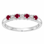 Ring i Hvitt Gull (585), 0.01ct TWSI Diamanter og Rubiner – sett forfra – Diamanthuset