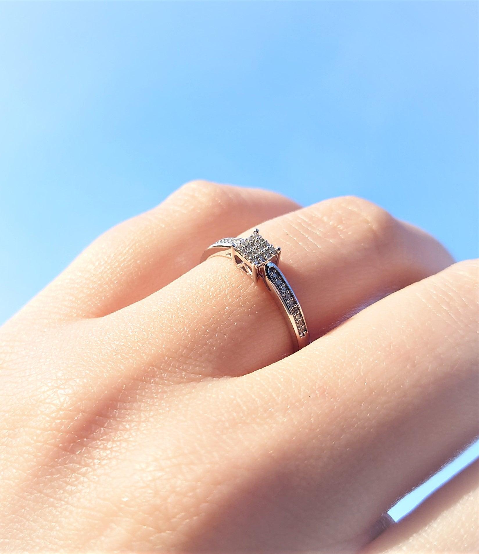 Diamantring firkantet med 0,15ct tw/si i hvitt gull--Diamanthuset--