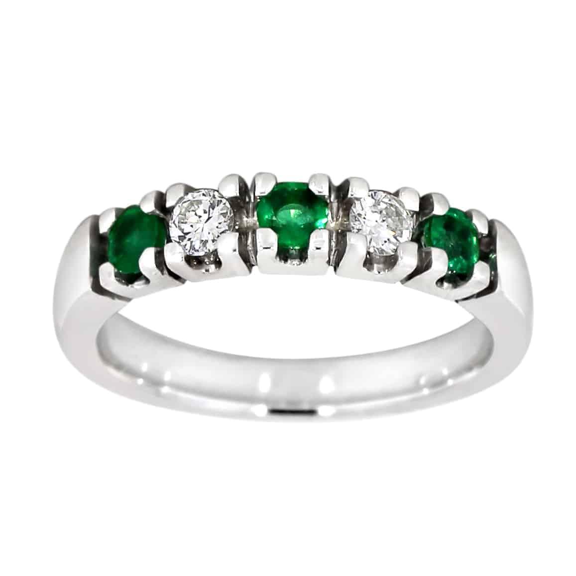 Diamantring 0.20ct TW/SI med smaragd i hvitt gull - Diamanthuset